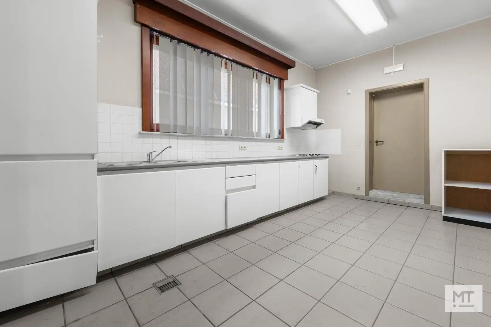 Voormalig politiecommissariaat te koop in Westrozebeke foto 9