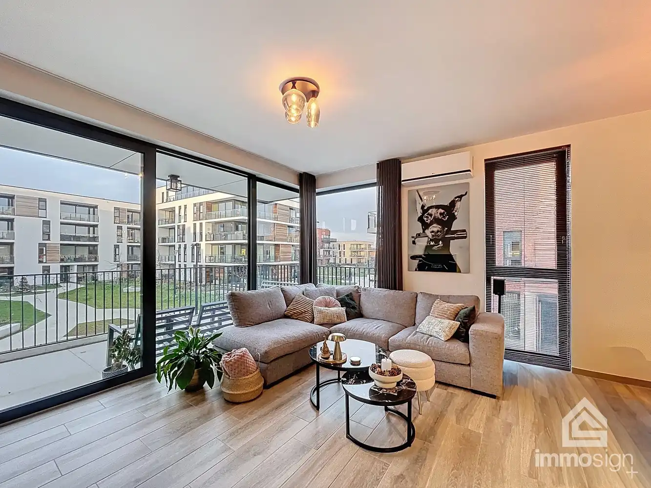 Modern appartement met twee slaapkamers op toplocatie in Bree centrum! foto 2