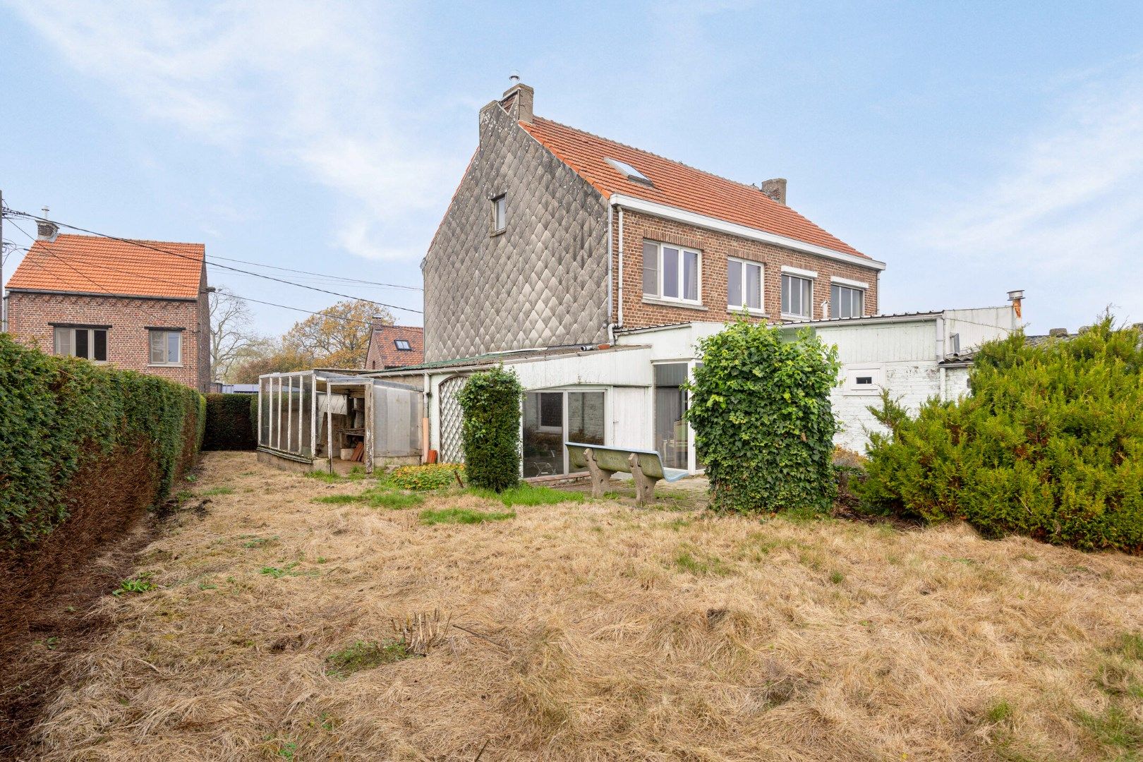 Gezinswoning met 4 slaapkamers, garage en tuin foto 29