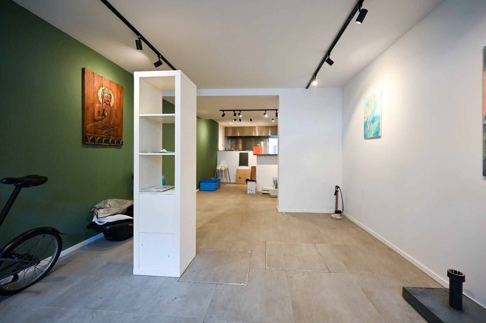 Handelshuis met afzonderlijke woonst op commerciële toplocatie foto 3