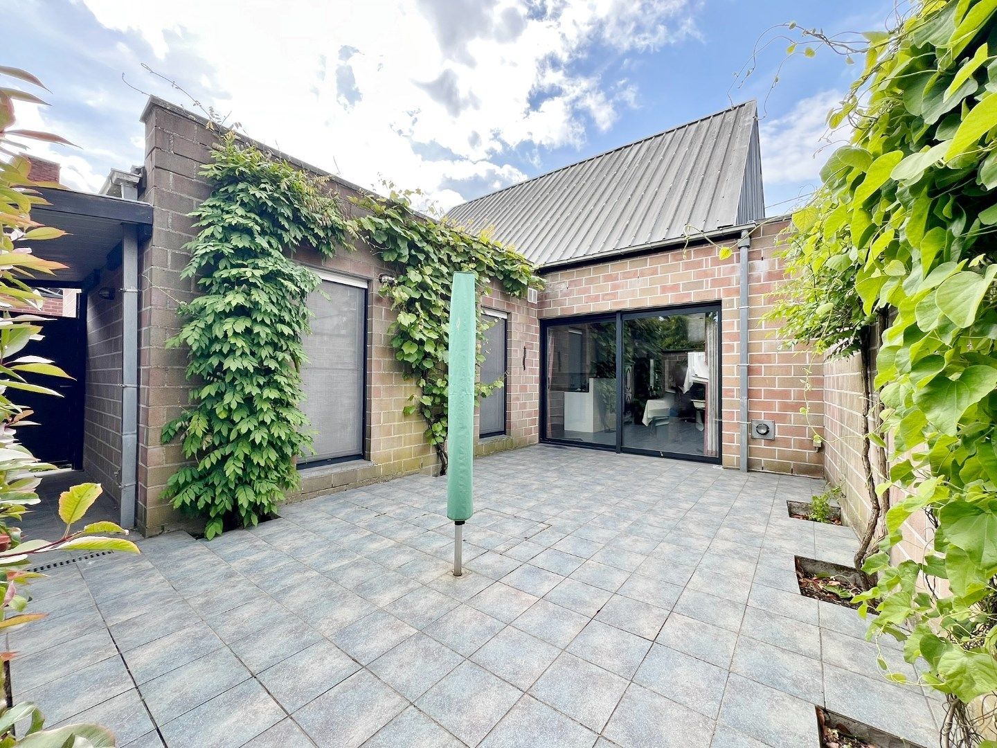 Instapklare woning met garage en ruime koer/tuin op centrale ligging te Ieper foto 19