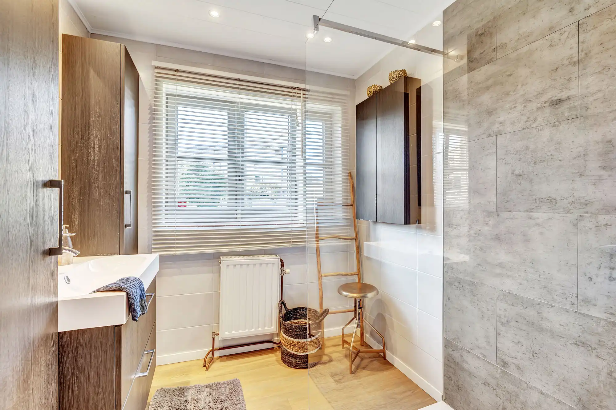 Charmante instapklare woning met 4 slpks, garage en tuin foto 12