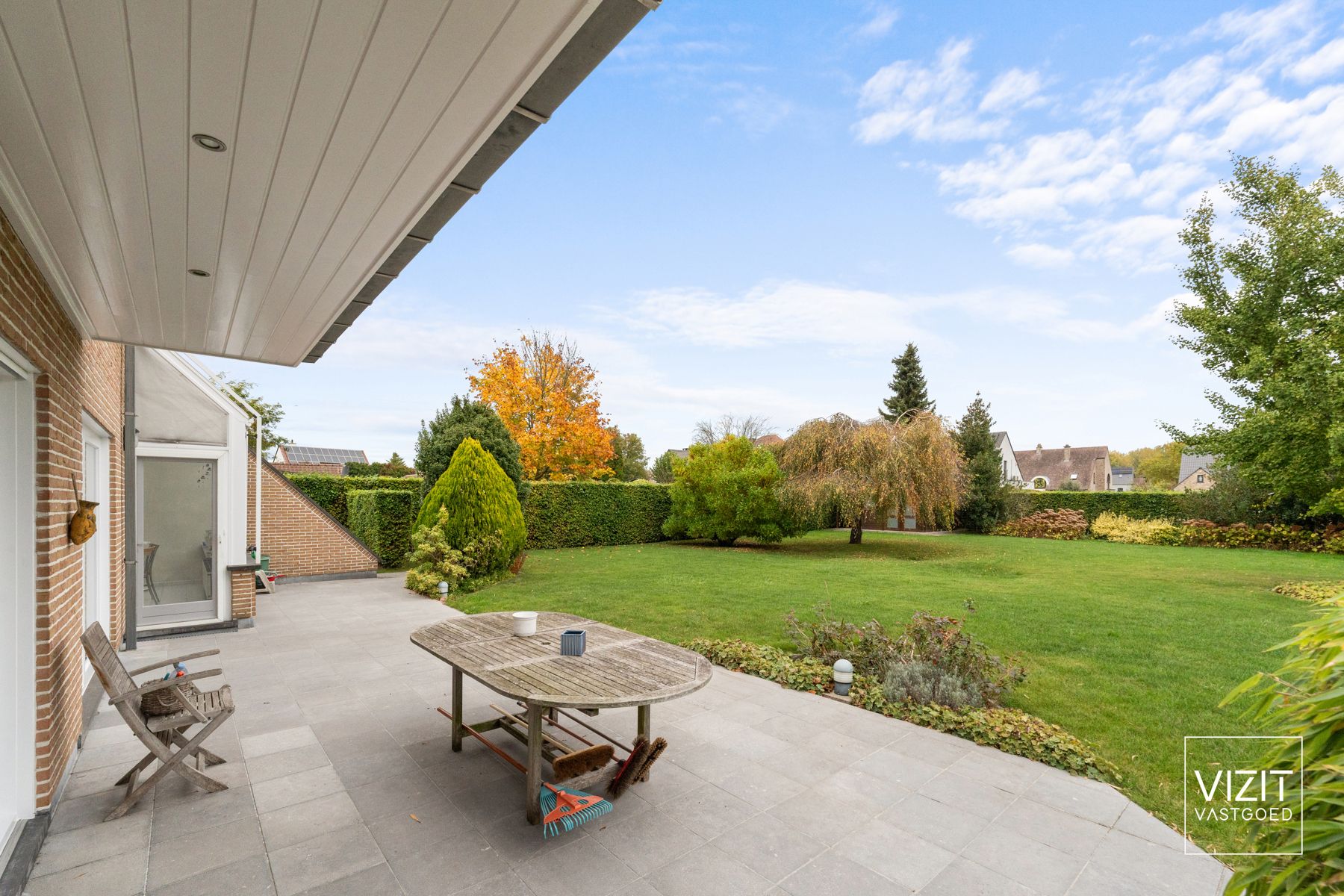 Ruime villa met mooie aangelegde tuin op toplocatie foto 3