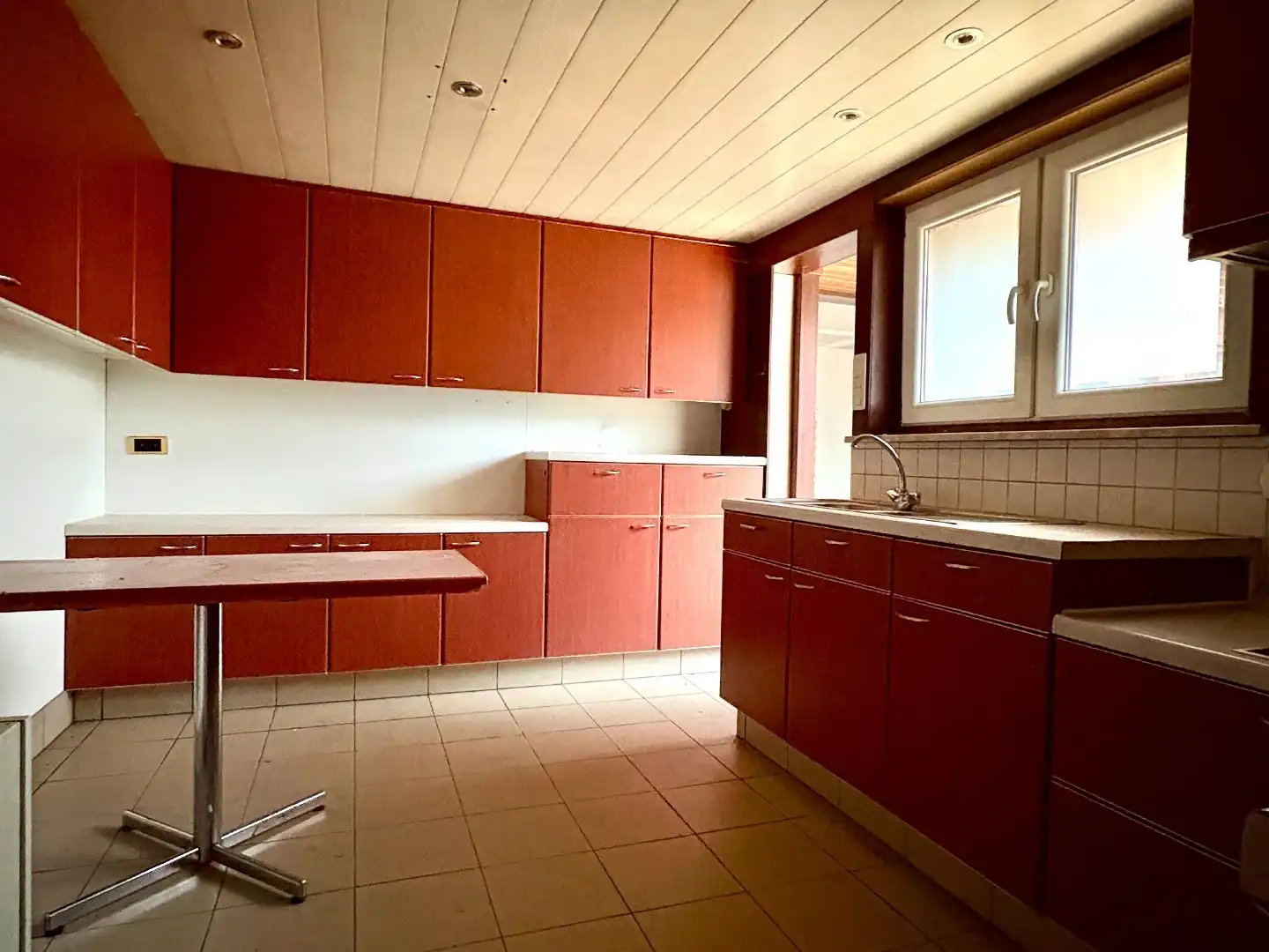 Opslagplaats/atelier in het centrum van Kuurne met vrijstaande garage en bureauruimte foto 18