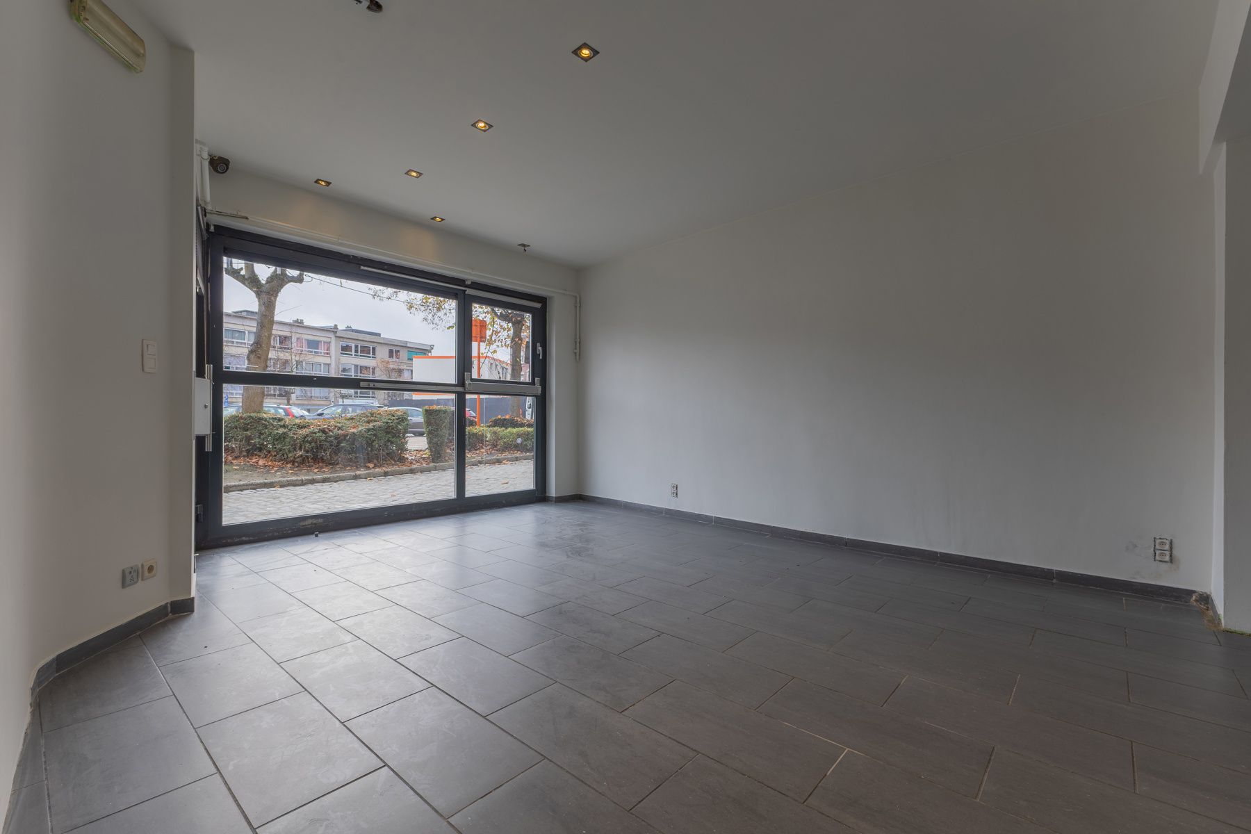 Commercieel gelijkvloers met duplex in centrum Halle foto 5