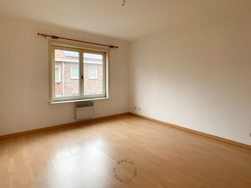 Instapklaar en lichtrijk appartement met staanplaats nabij centrum Beveren foto 12