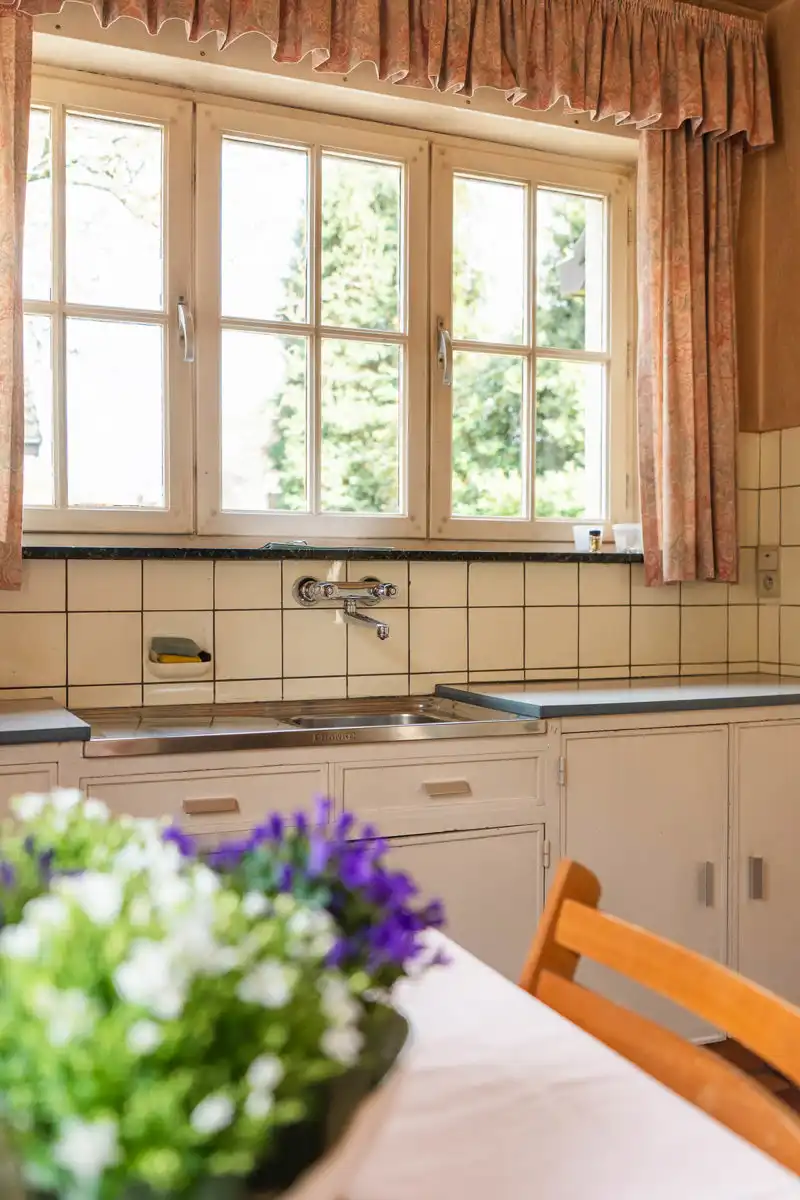 Karaktervolle open bebouwing op een prachtig groen perceel foto 11