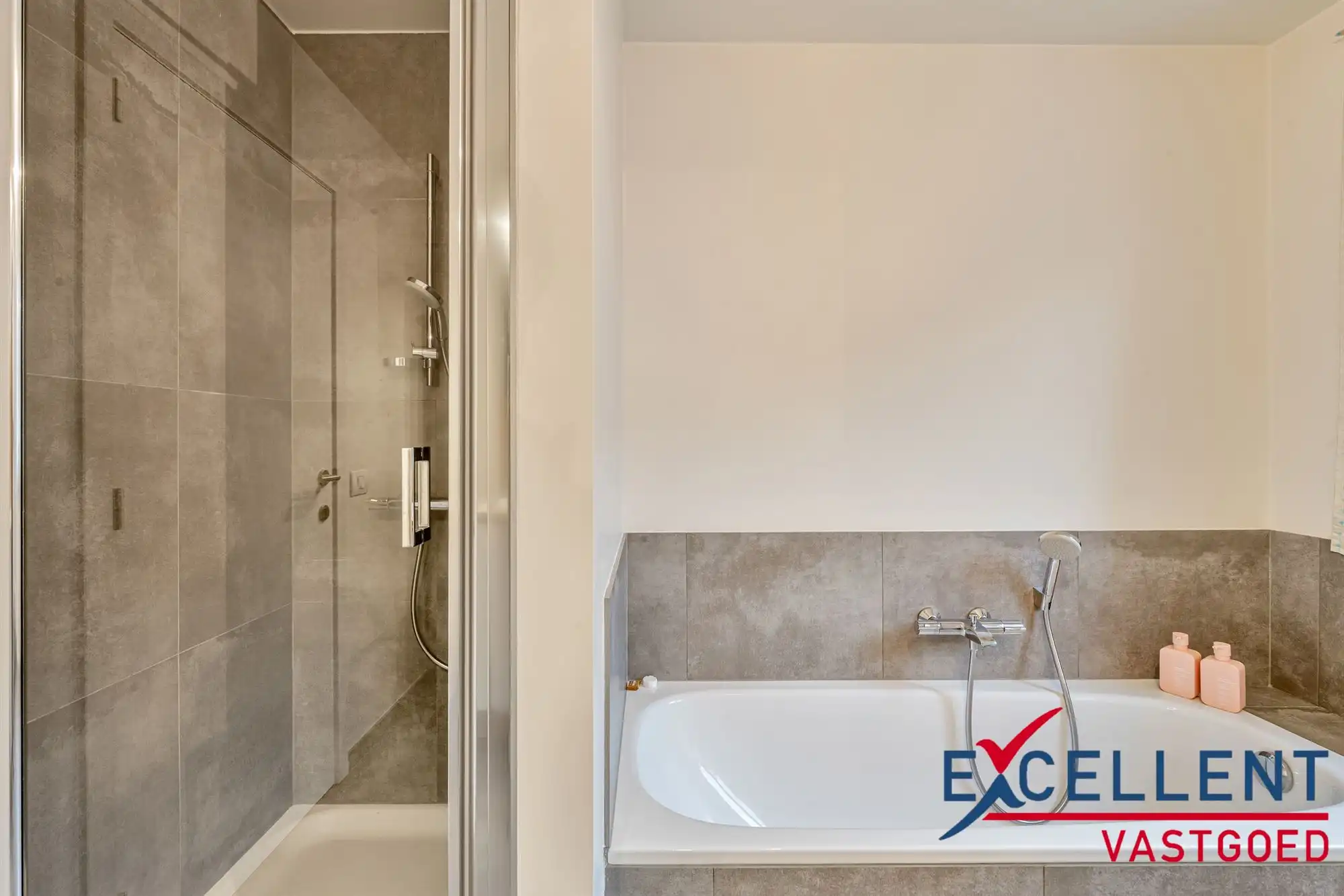 Instapklare en ruime woning met 5 slaapkamers in Zulte te koop foto 10