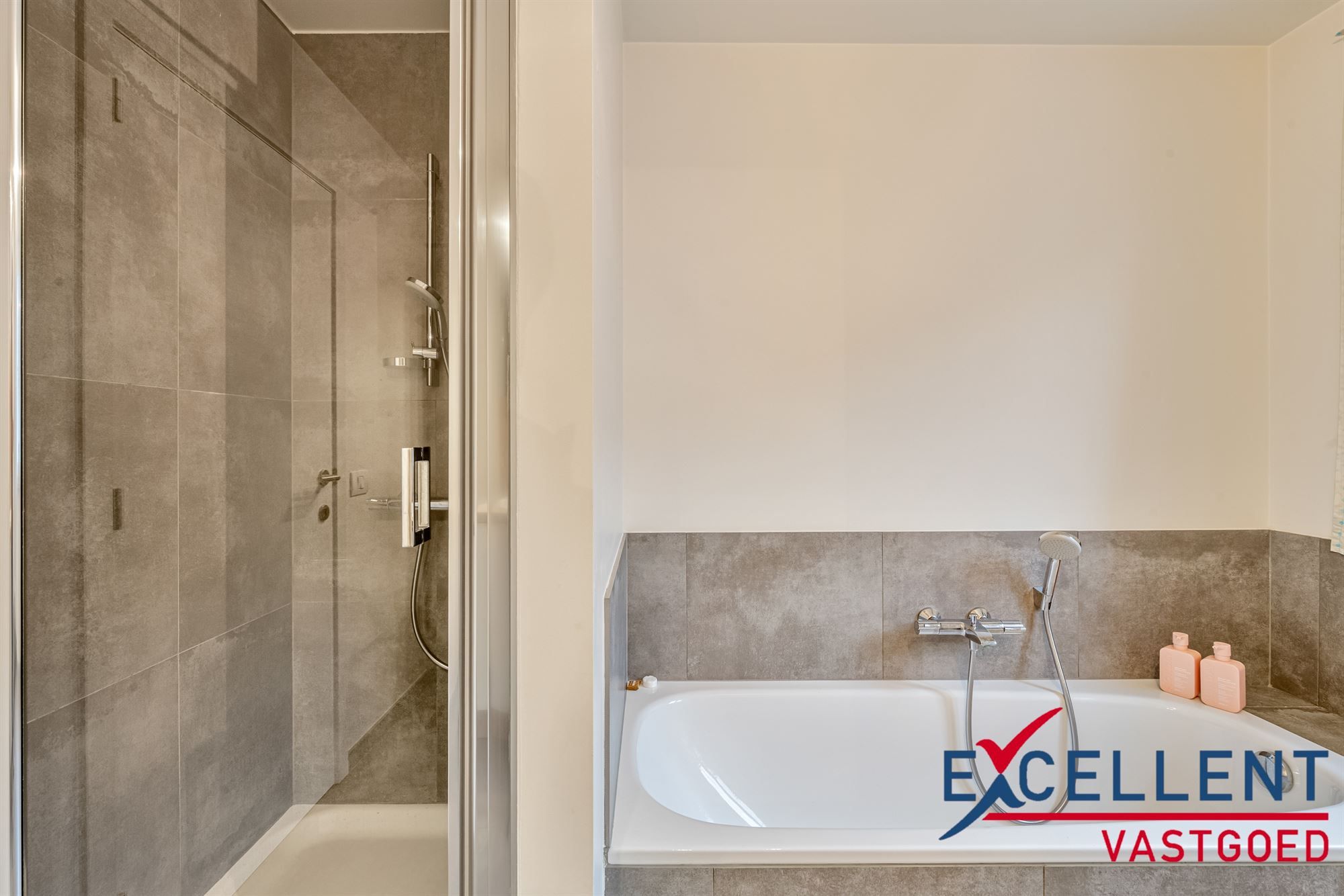 Instapklare en ruime woning met 5 slaapkamers in Zulte te koop foto 10