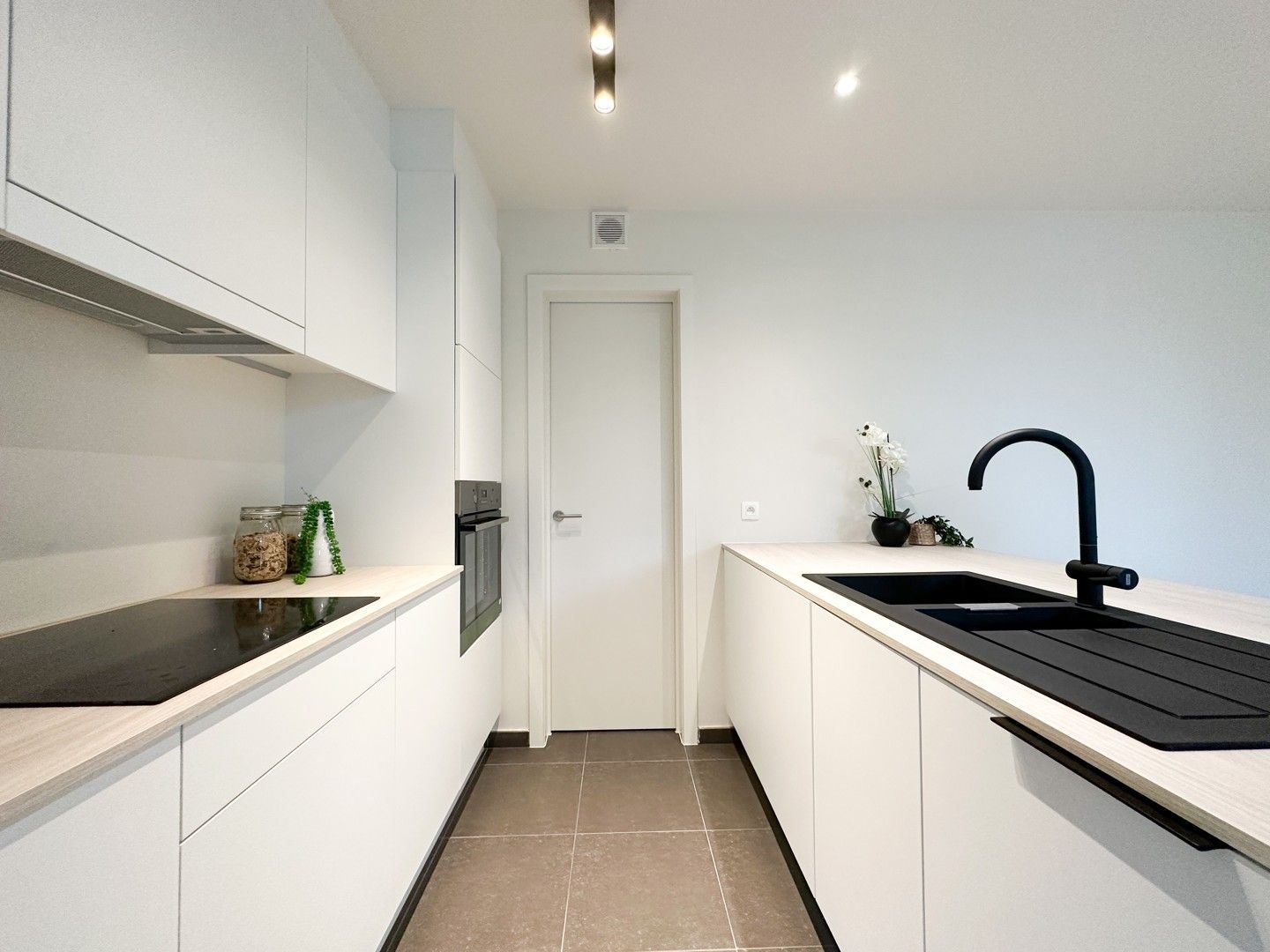 Stijlvol en lichtrijk hoekappartement in een prachtige parkomgeving foto 7