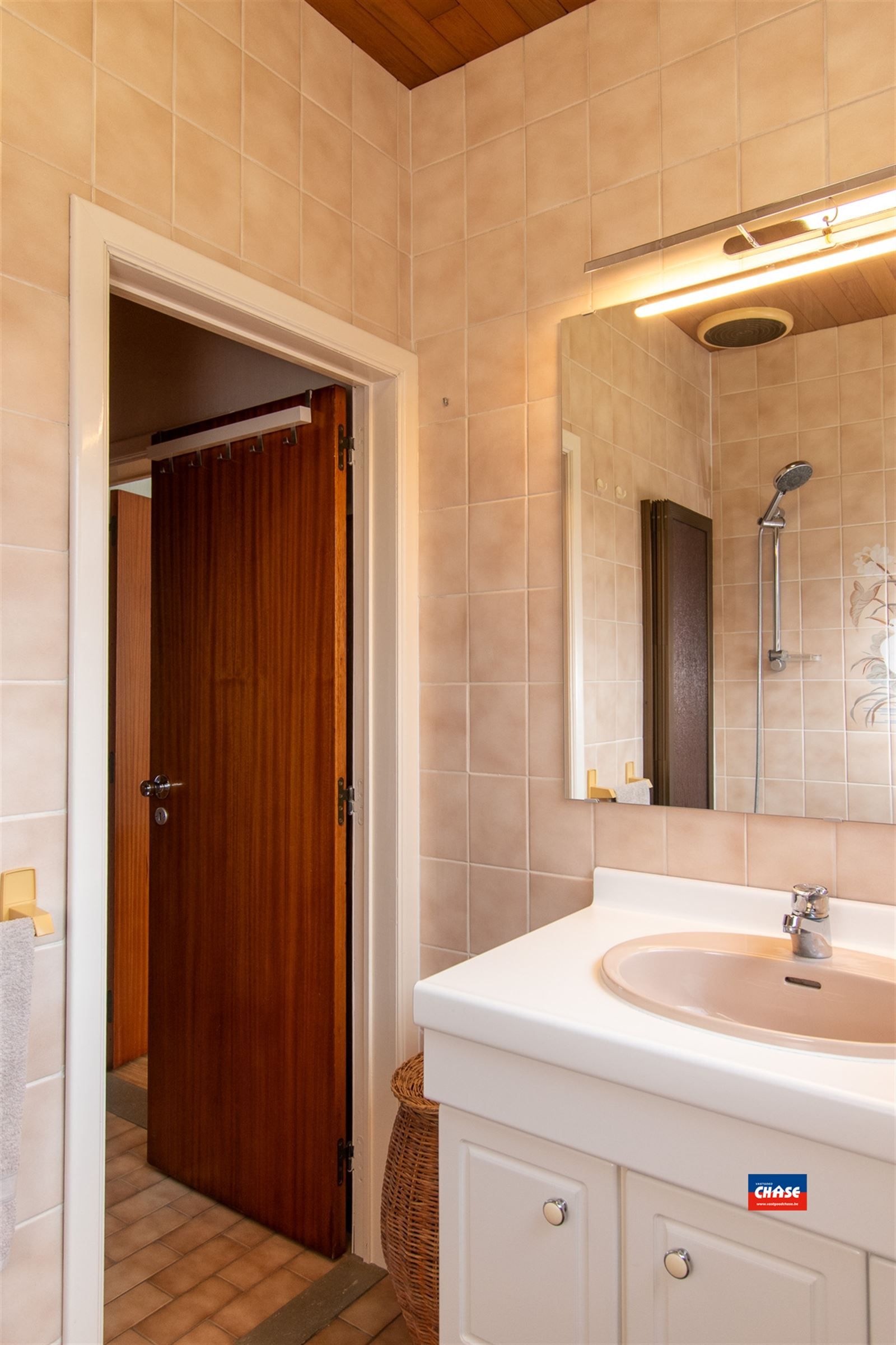 Instapklare gezinswoning met 3 tot 5 slaapkamers,tuin en garagebox foto 20