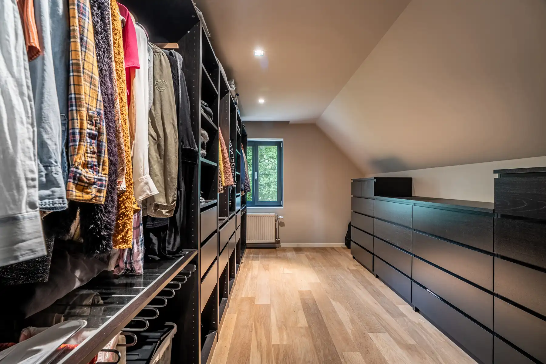Vrijstaande woning met veel ruimte, in het groen aan de rand van Halle foto 25