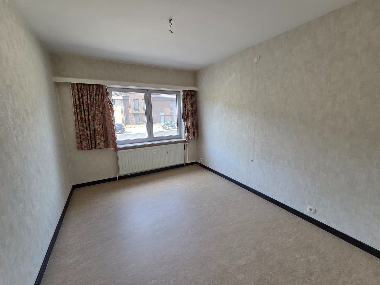 Uitzonderlijk ruim appartement met 4 slaapkamers, bureau en dubbele garage foto 20