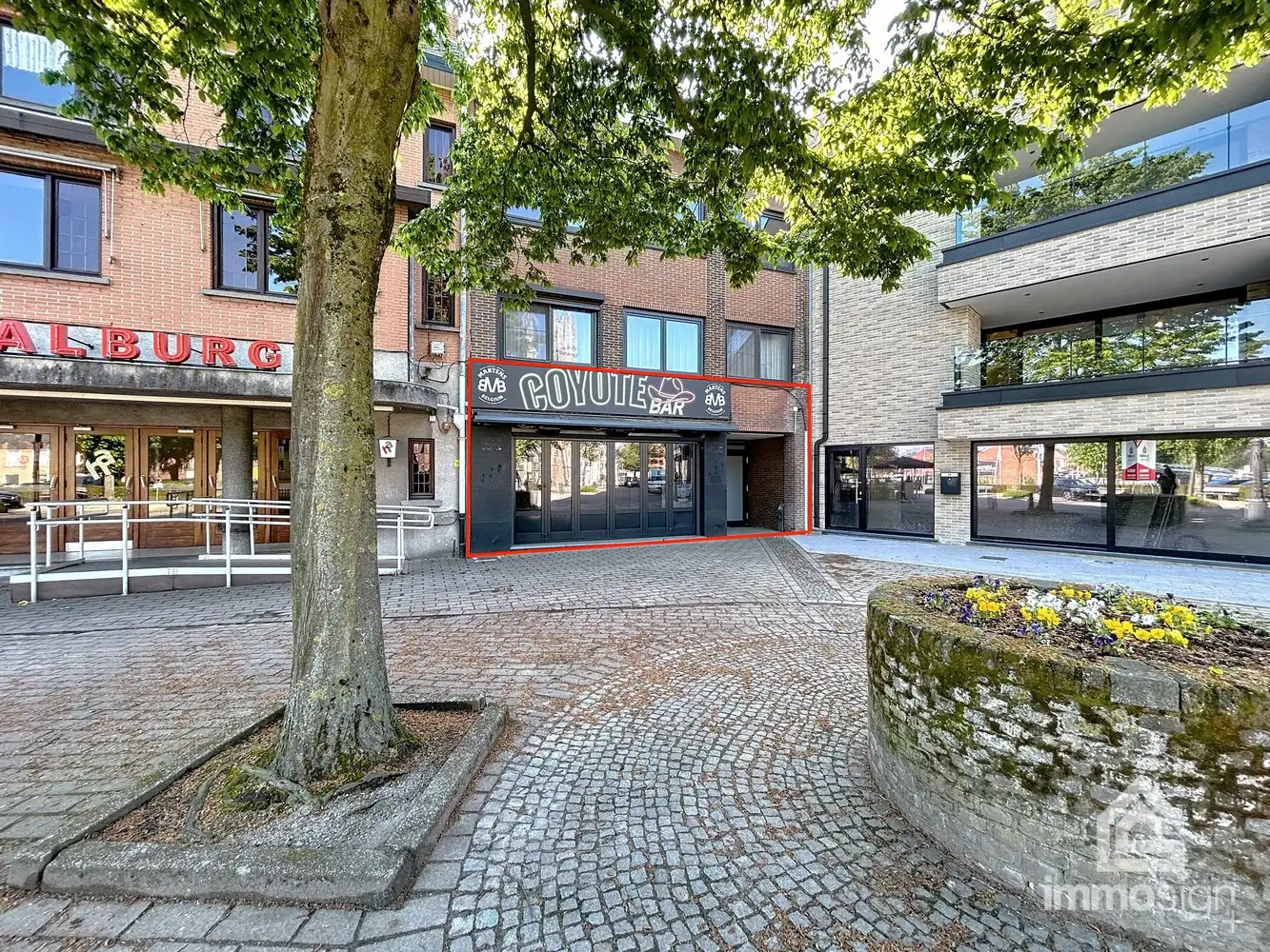 Ideale locatie voor jouw zaak in het hart van Hamont! foto {{pictureIndex}}