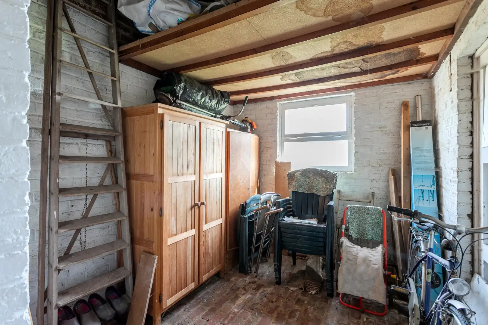 Te renoveren woning met 5 slpks op topligging in Dworp foto 24