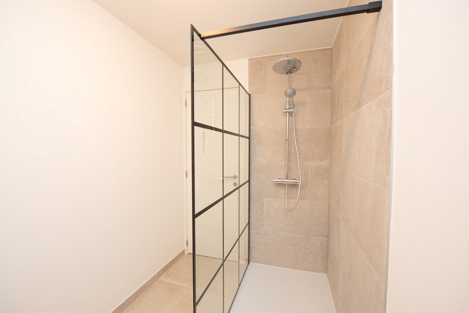 Nieuwbouwwoning met tuin en 4 slaapkamers in Zulte te huur! foto 8