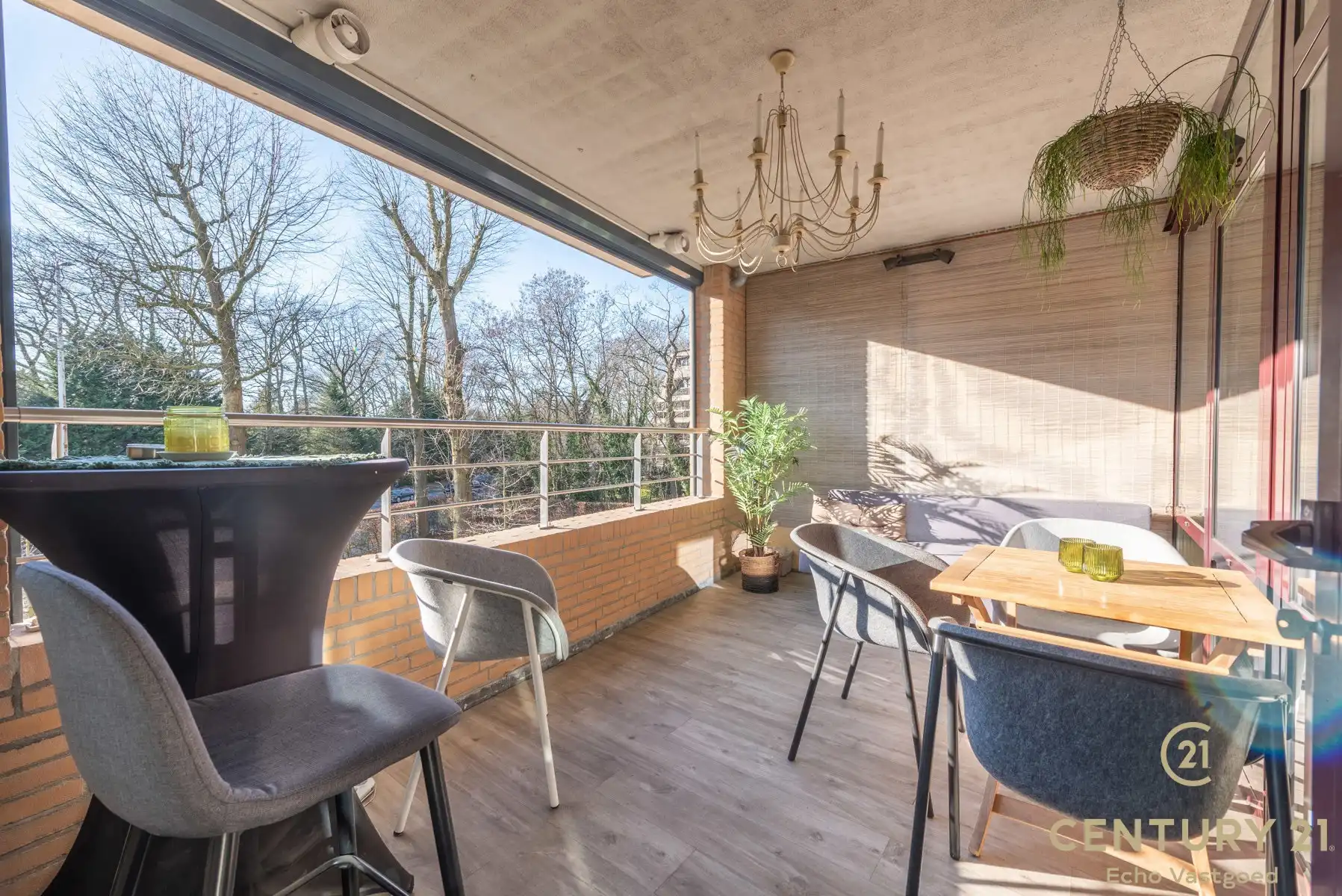 Ruim 2-slaap- 2badkamer appartement met terras en zwembad foto 18