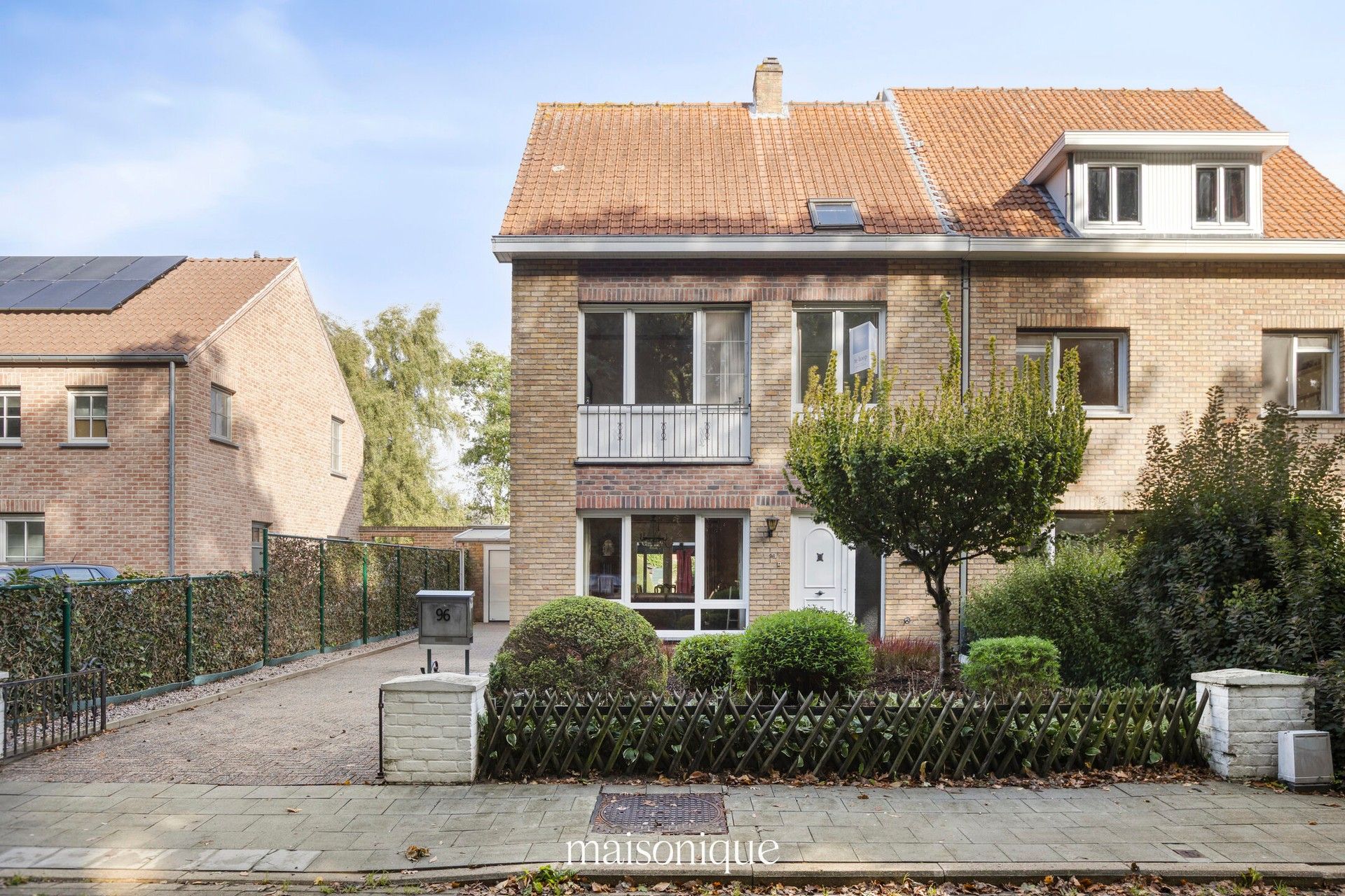 Hoofdfoto van de publicatie: Degelijke familiewoning op een toplocatie in Sint-Michiels.