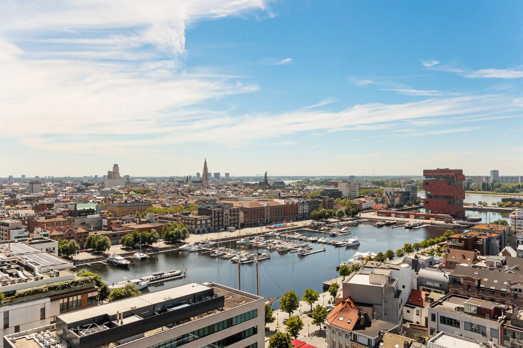 Luxueus appartement op 16e verd. met panoramisch uitzicht foto 3