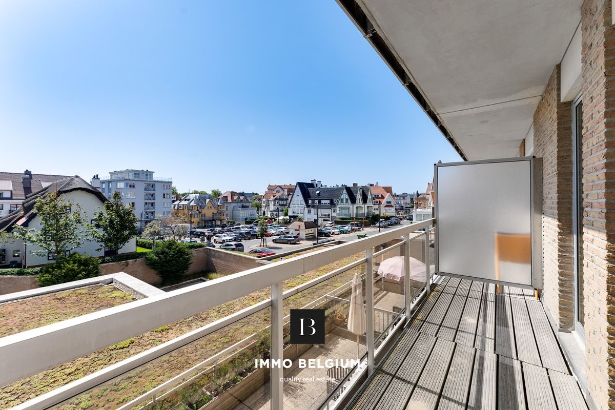 Ruim appartement op de zeedijk met 2 slaapkamers foto 7