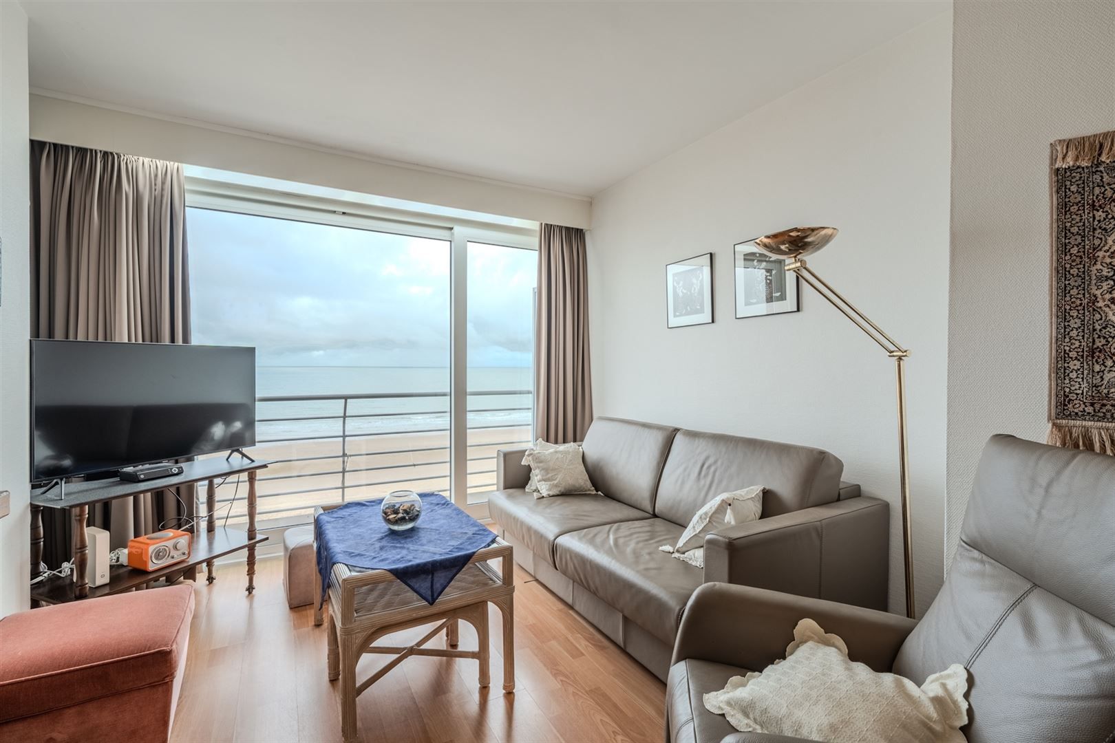 appartement met frontaal zeezicht foto 12