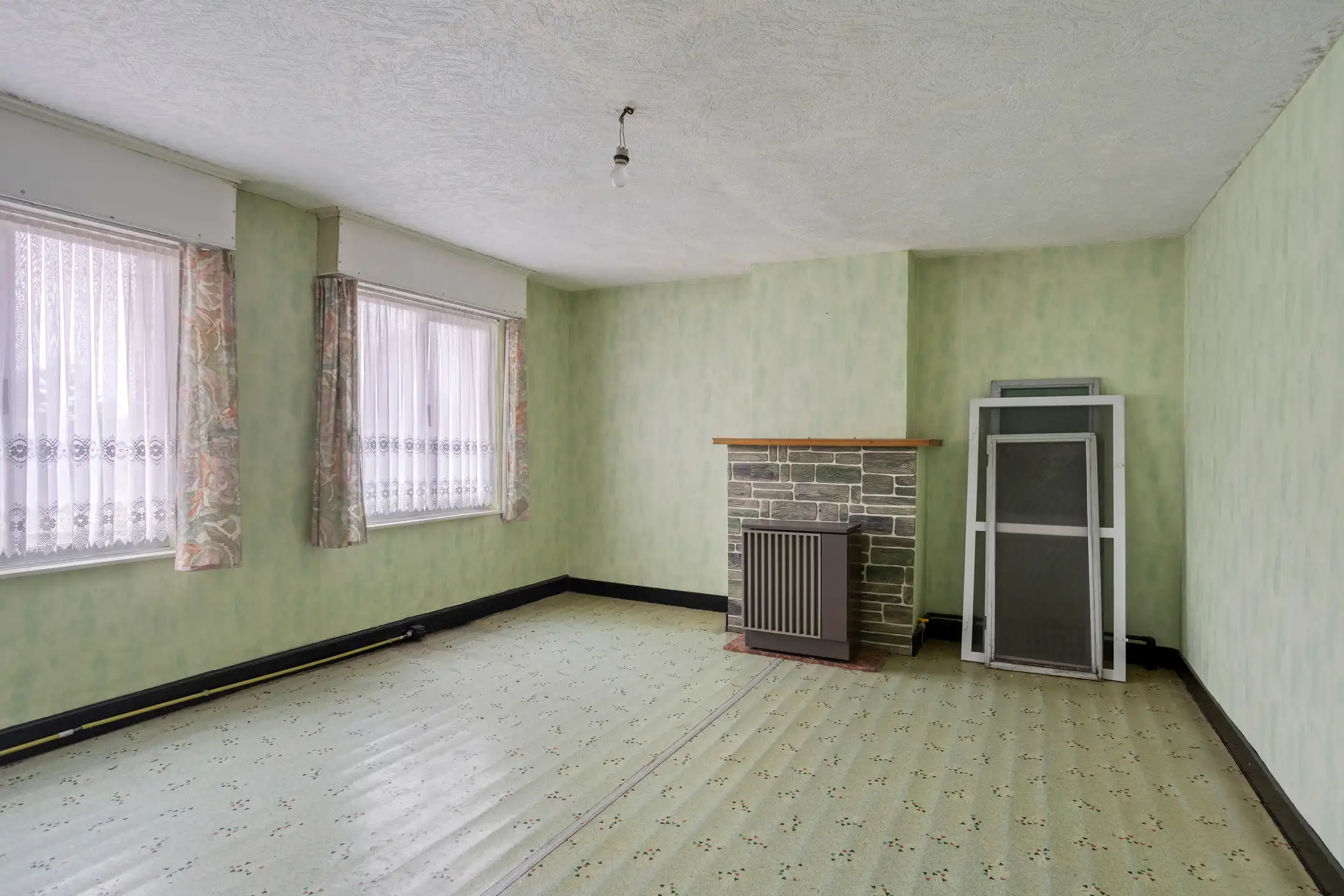 Charmante te renoveren woning met tuin en optionele garage foto 19