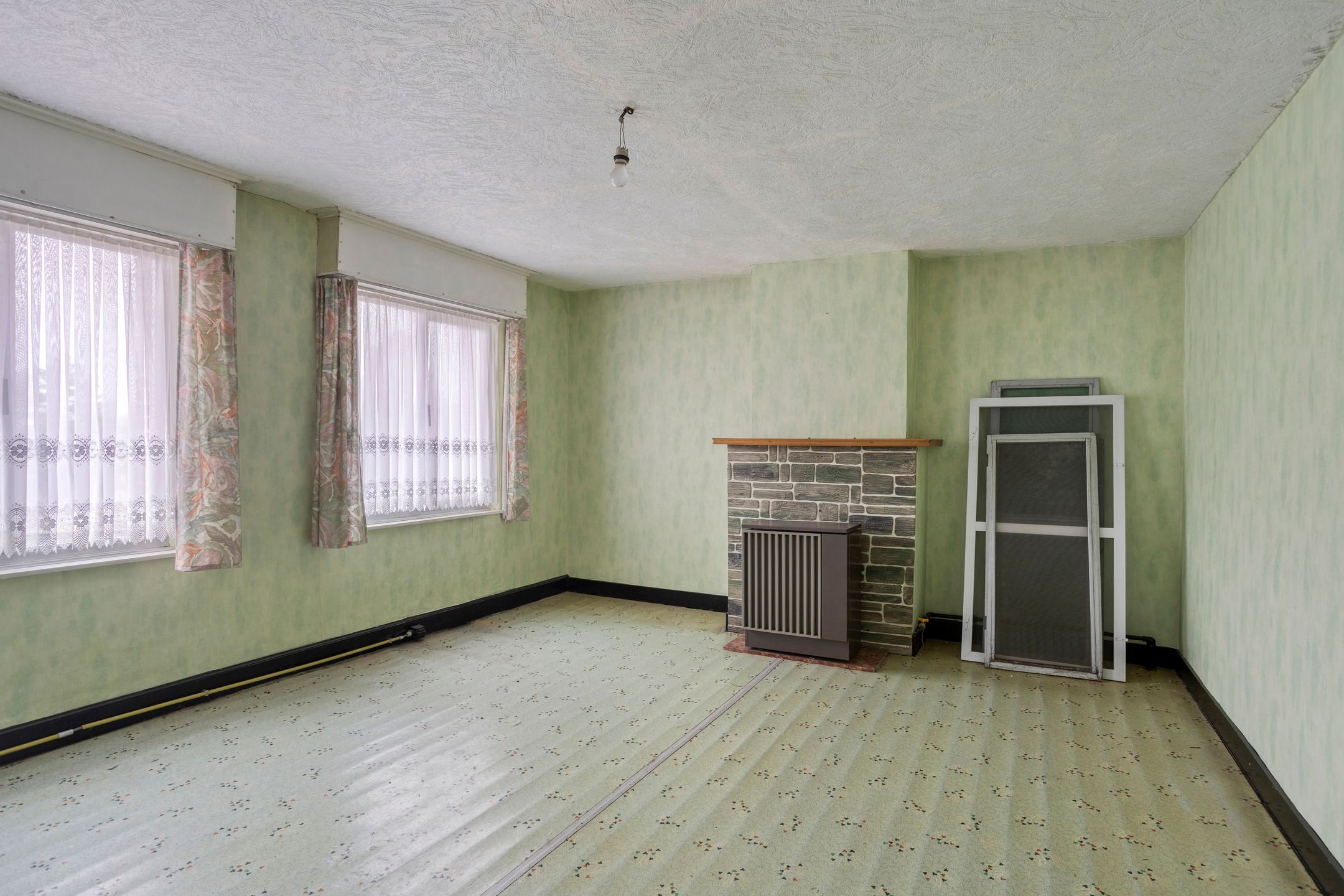 Charmante te renoveren woning met tuin en optionele garage foto 18