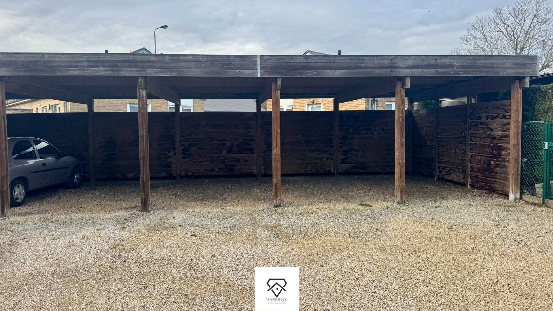 Lichtrijk en rustig appartement te koop met carport foto 25