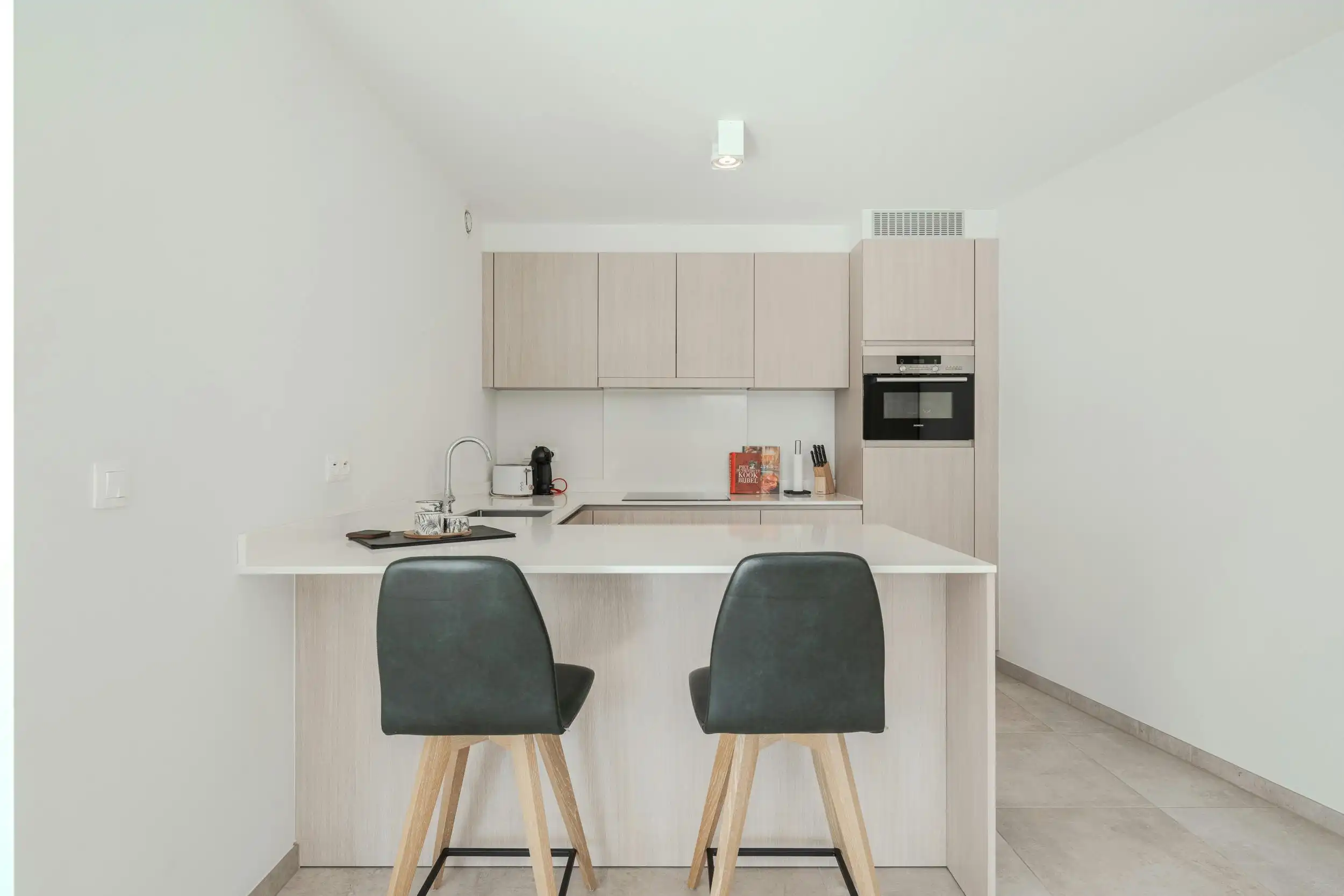 Recent appartement met twee slaapkamers en zonnige tuin foto 8