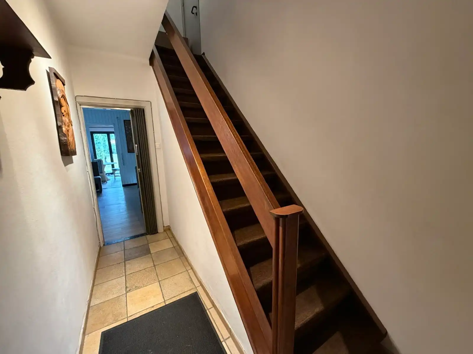 Rustig gelegen woning met 3 slaapkamers en prachtige tuin foto 2