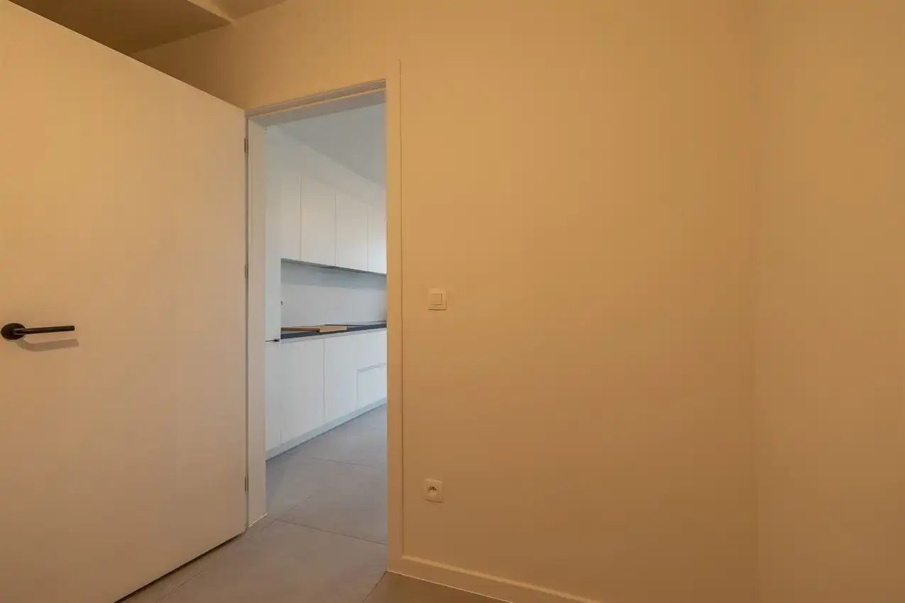 Instapklare nieuwbouwwoning op ruim perceel met 3 slk foto 17