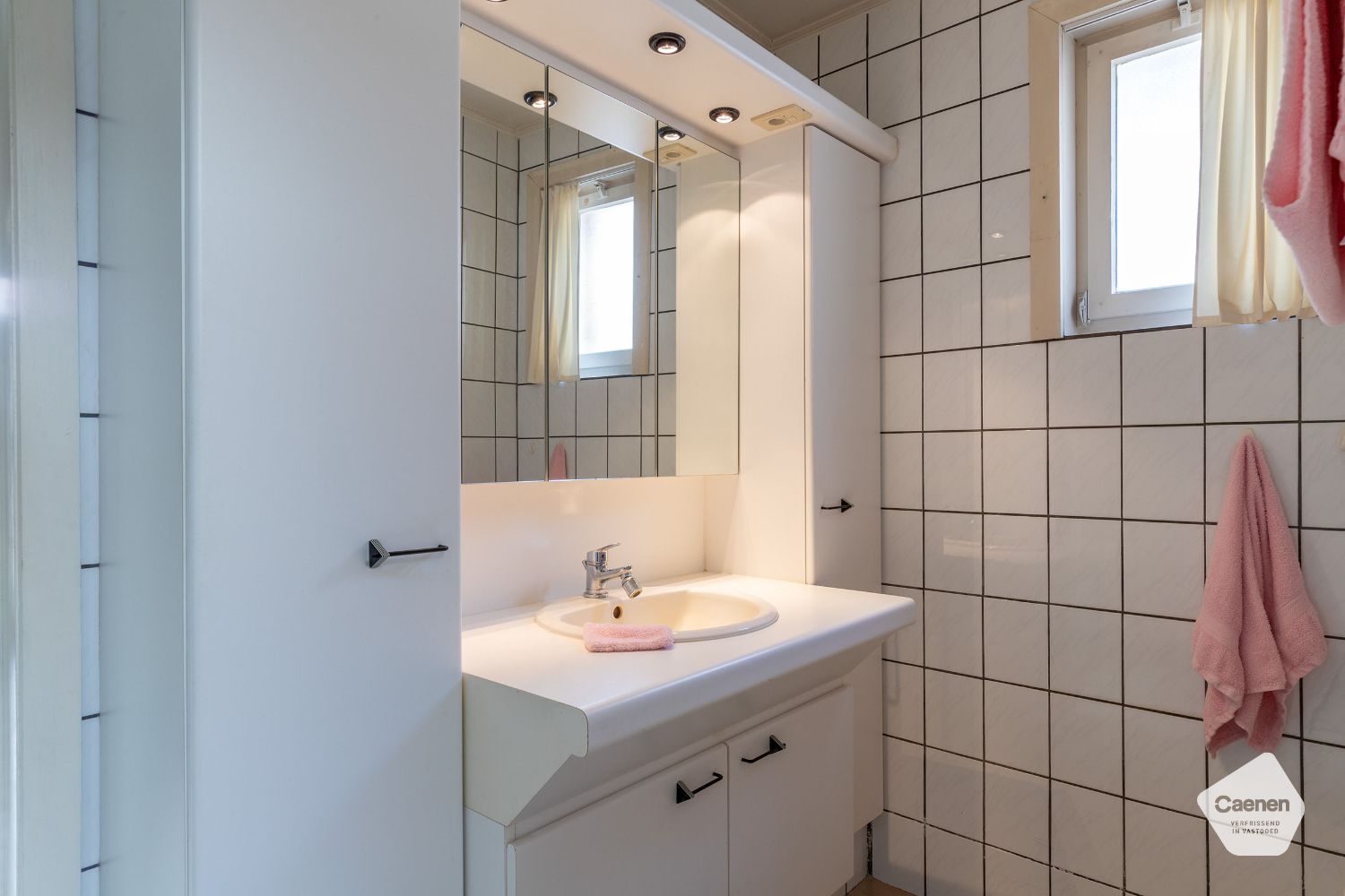 OP TE FRISSEN GOED ONDERHOUDEN WONING in het hartje van Ruddervoorde met 4 SLAAPKAMERS en PRACHTIGE TUIN! foto 7