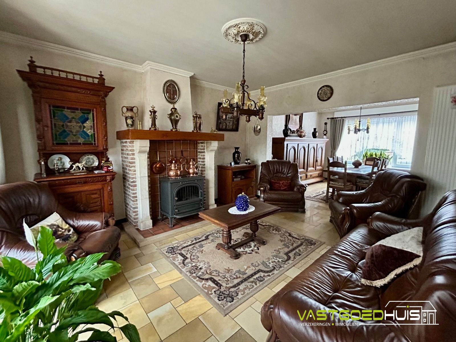 Ruime gezinswoning met garage en tuin foto 3