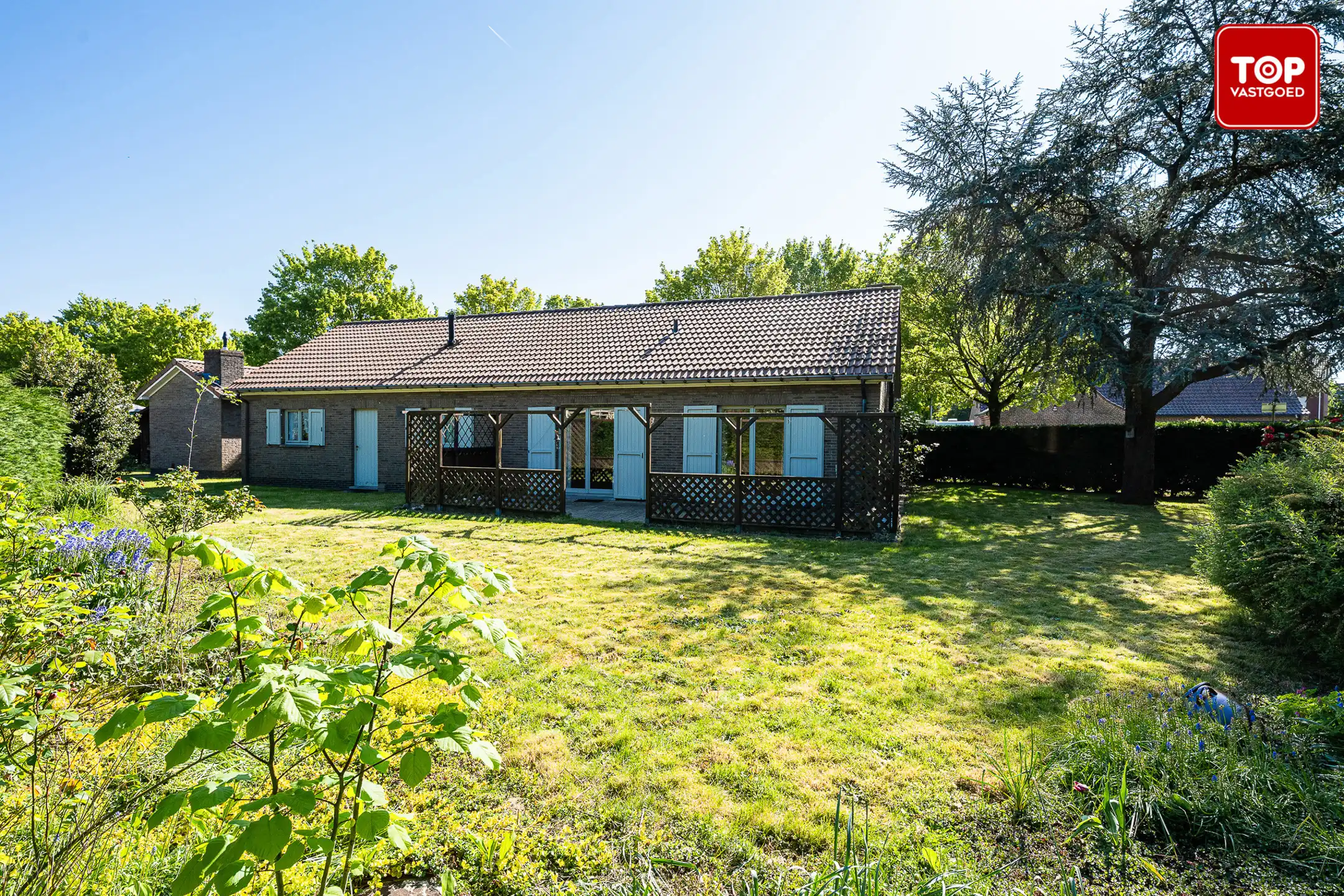 Op te frissen bungalow op toplocatie. foto 3