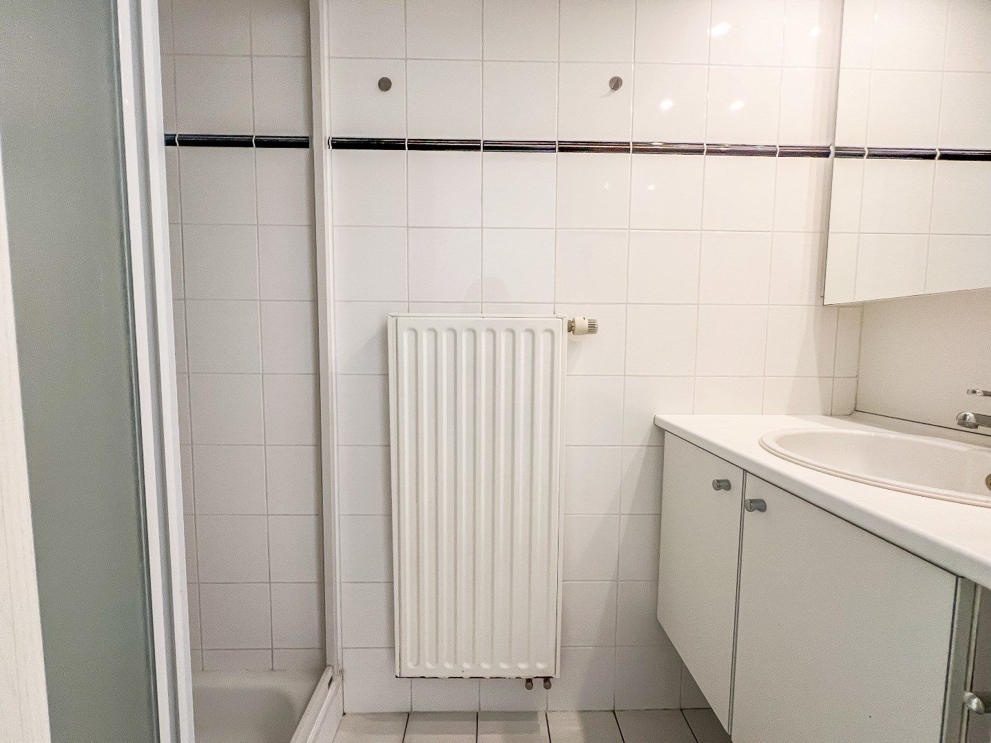  Ongemeubeld app. met parking gelegen op de Parmentierlaan in het centrum Knokke. foto 17