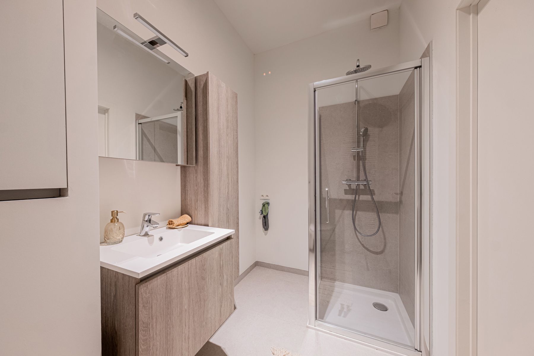 Gelijkvloers appartement met terras, volledig instapklaar foto 8