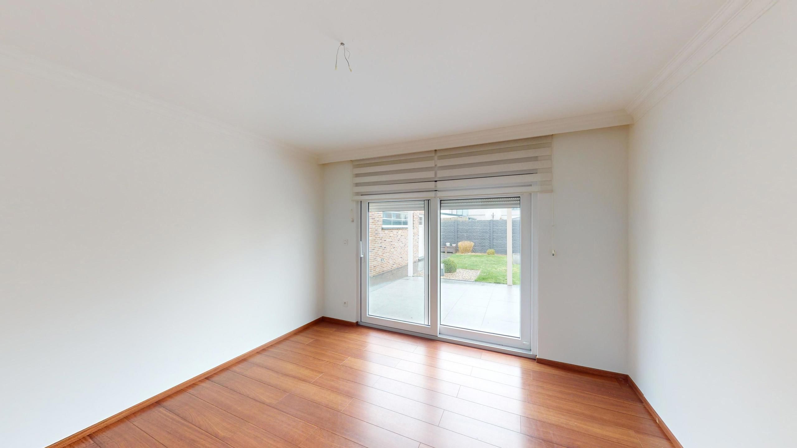 Ruime villa van 215m² met 4 slpks dichtbij Beringen-Centrum! foto 3