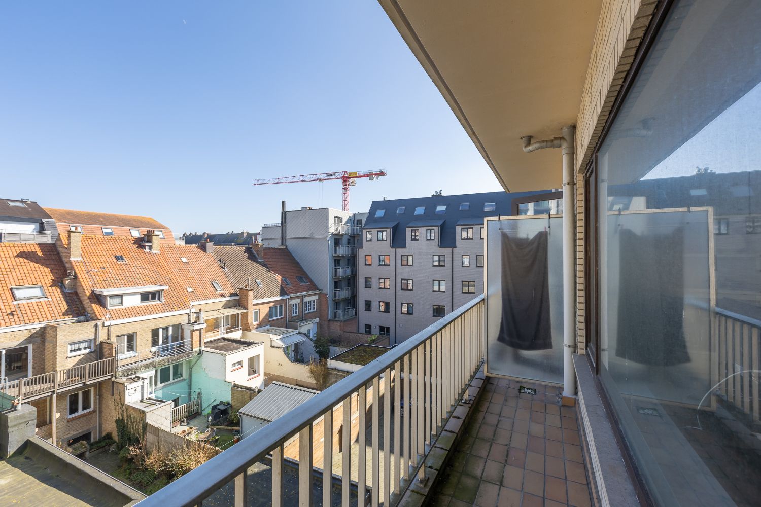 Op te frissen studio met terras op 2 passen van het strand foto 7