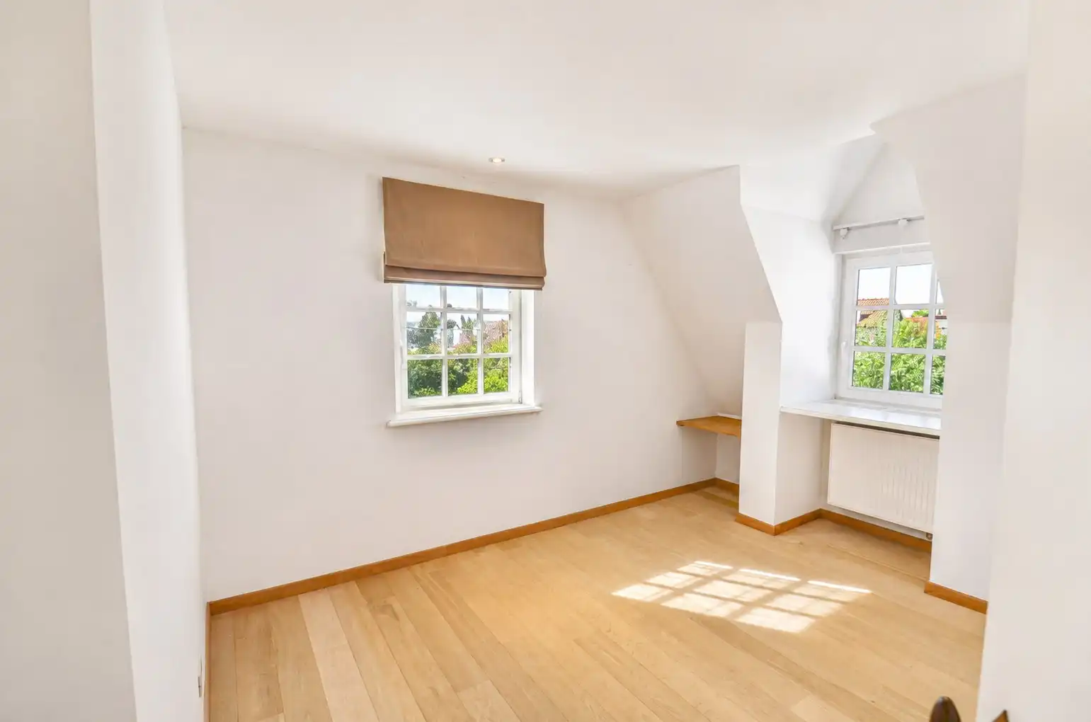 Tijdloze villa met uitzonderlijke vergezichten op een residentiële locatie. foto 31