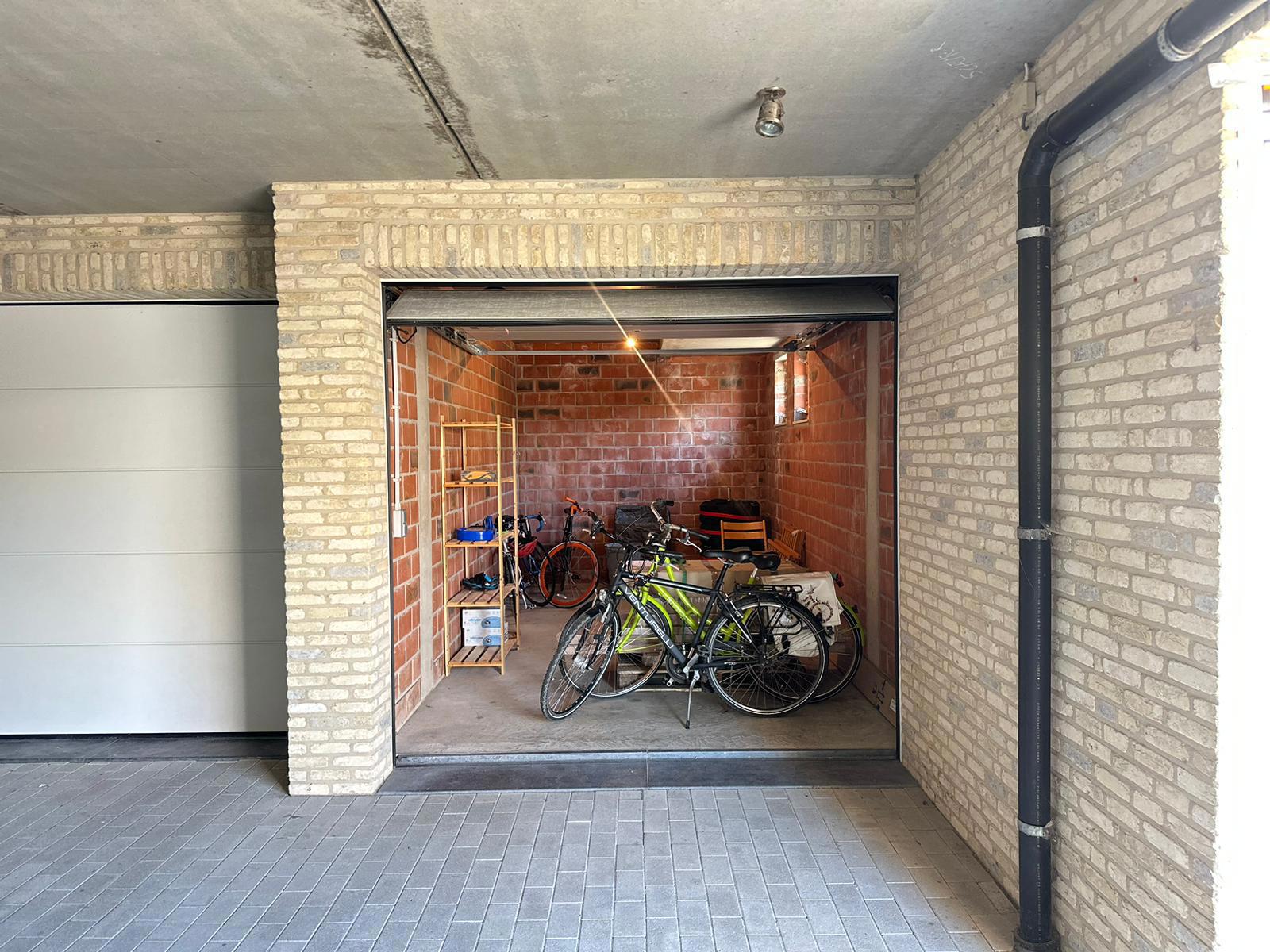 Investeringsmogelijkheid Garage voor verhuur / eigen gebruik foto 2