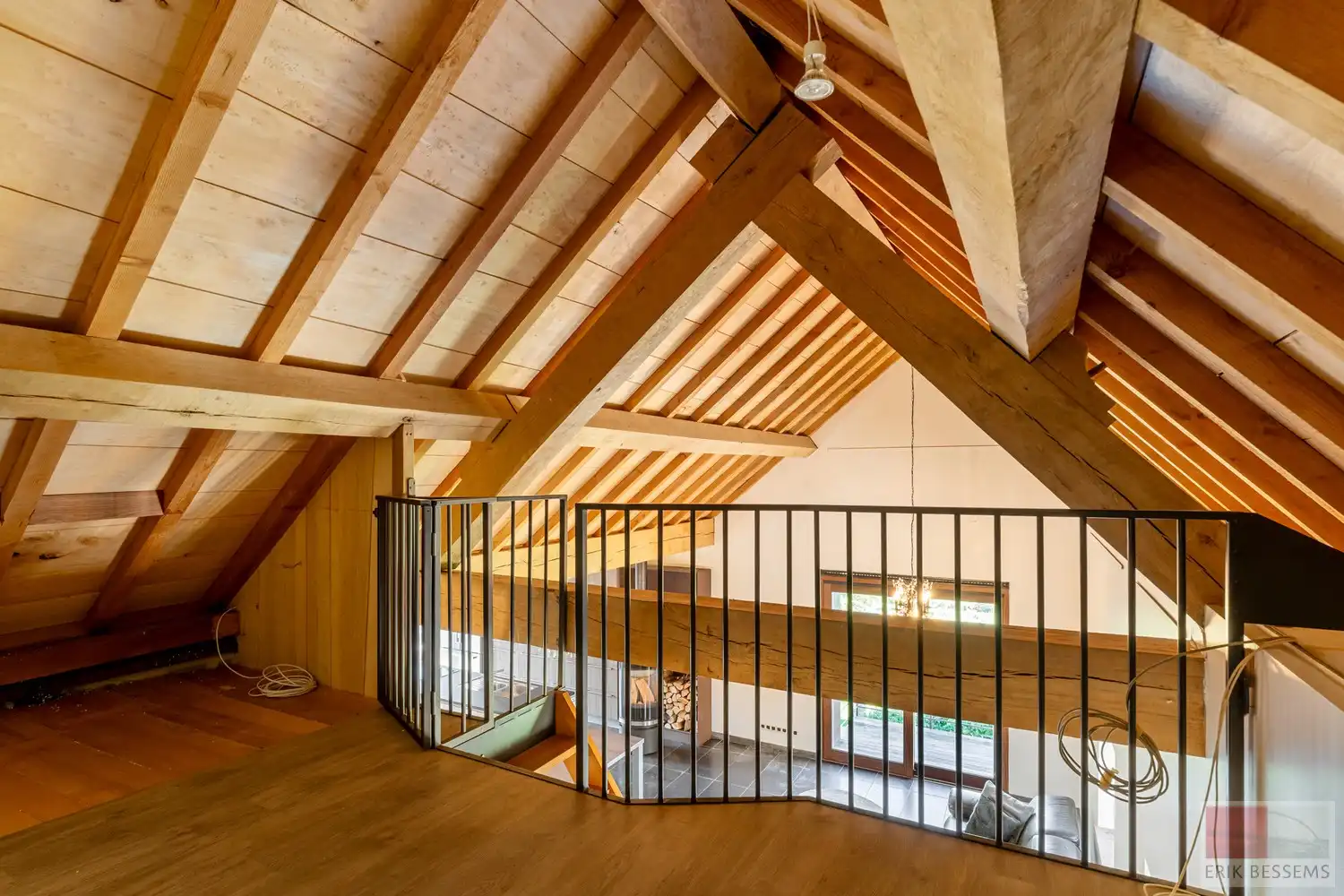 Indrukwekkend en uiterst charmant vakwerk landhuis, Veurs 31 te Sint-Martens-Voeren hartje Voerstreek. foto 22