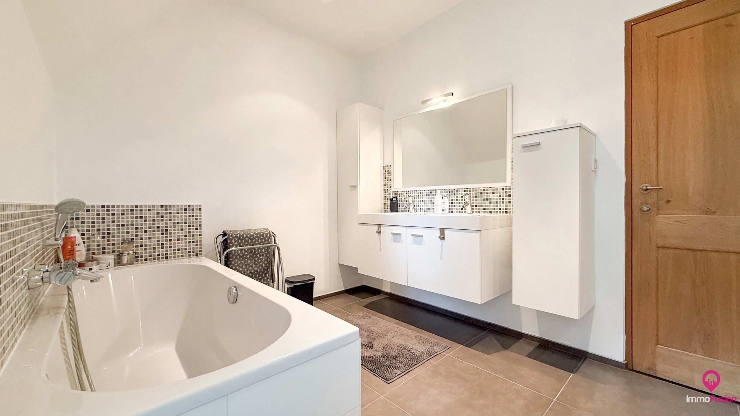 Zeer mooi ontworpen villa met 3 badkamers in Heusden-Zolder! foto 32