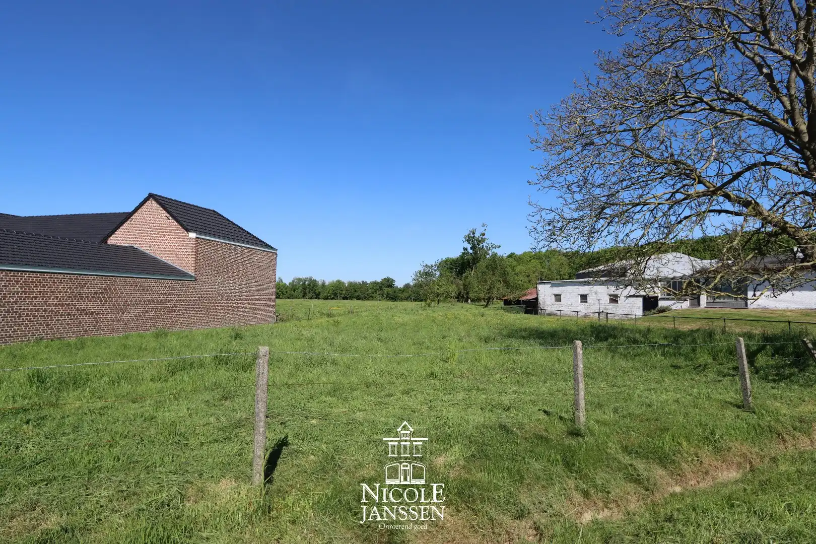 Woning met loods/stallen foto 14