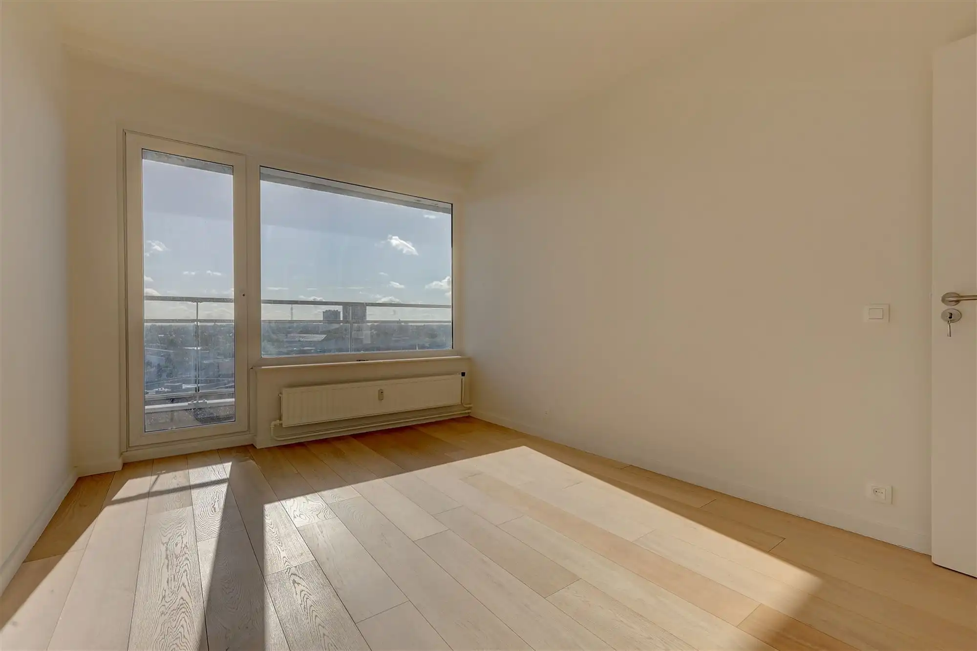 Knap gerenoveerd appartement met 2 slaapkamers en terras foto 7