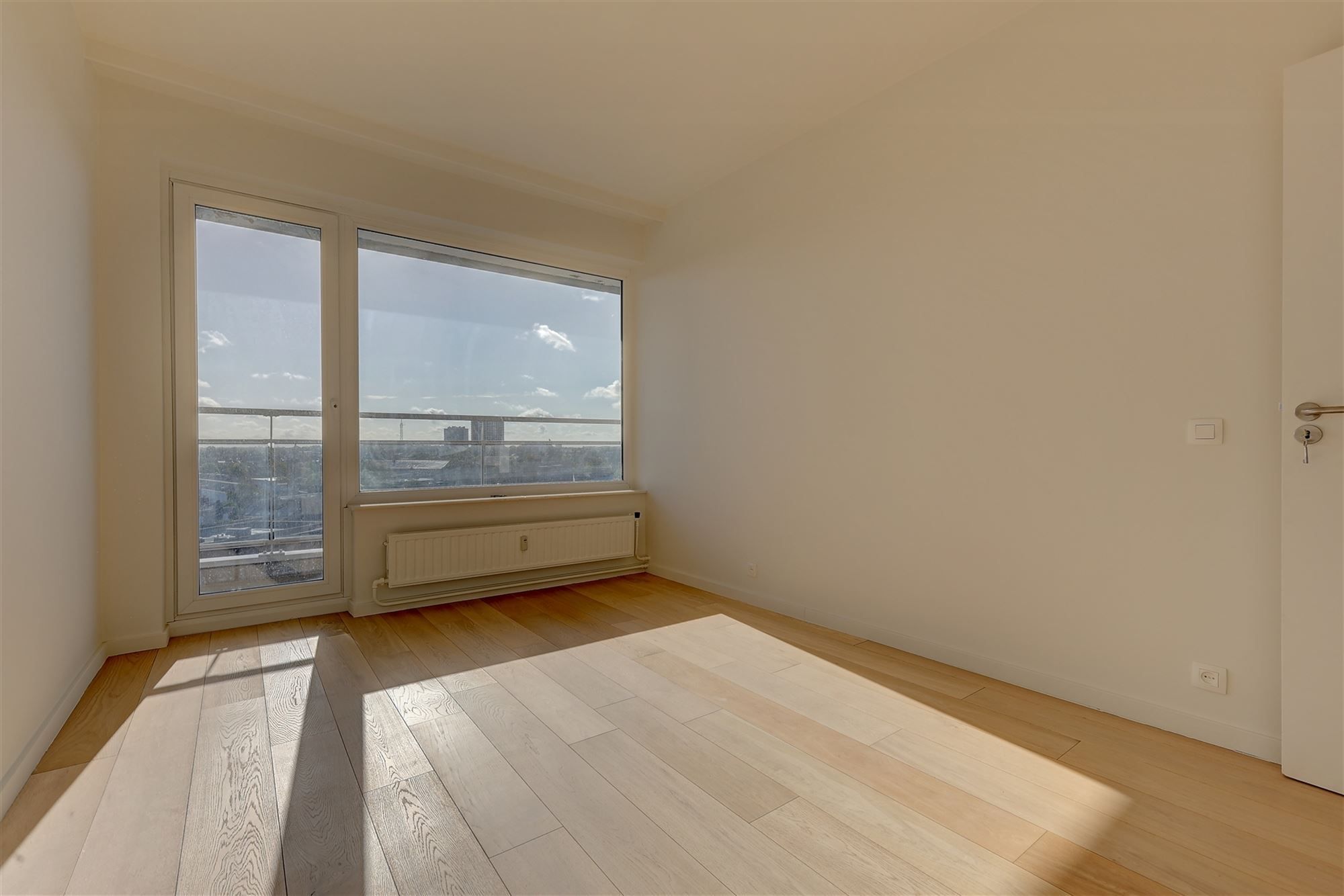 Knap gerenoveerd appartement met 2 slaapkamers en terras foto 7