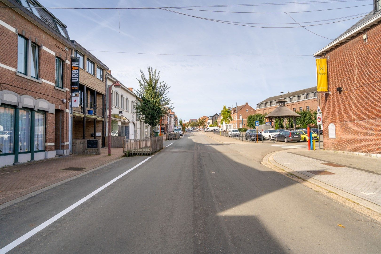 Uitstekend gelegen handelsruimte met terras aan voor- en achterzijde, met goede visibiliteit en bereibkaarheid foto 4