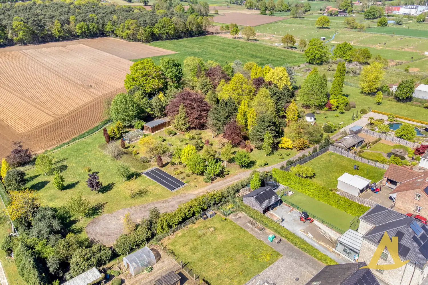EXCLUSIEVE VILLA MET PARKTUIN EN ZWEMVIJVER OP EEN PERCEEL VAN 1HA 5A 16CA! foto 77