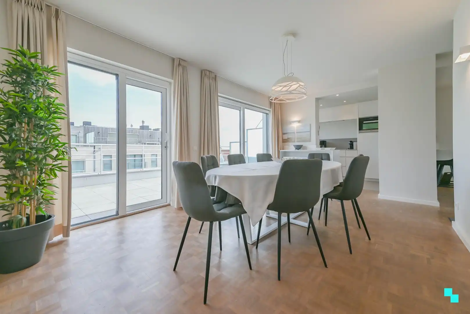 Stijlvol penthouse met zeezicht, royale terrassen en een dubbele garagebox foto 13