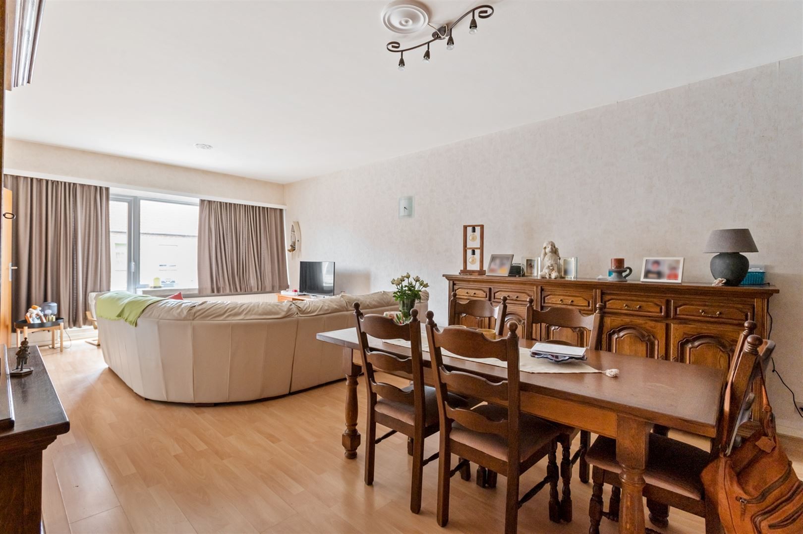 Te renoveren appartement met 2 slaapkamers en garagebox foto 3