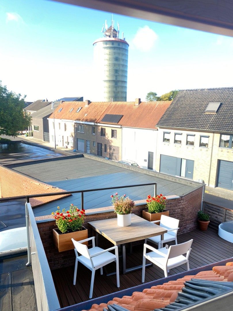 Instapklaar twee-slaapkamerappartement te centrum Tielt! foto 13